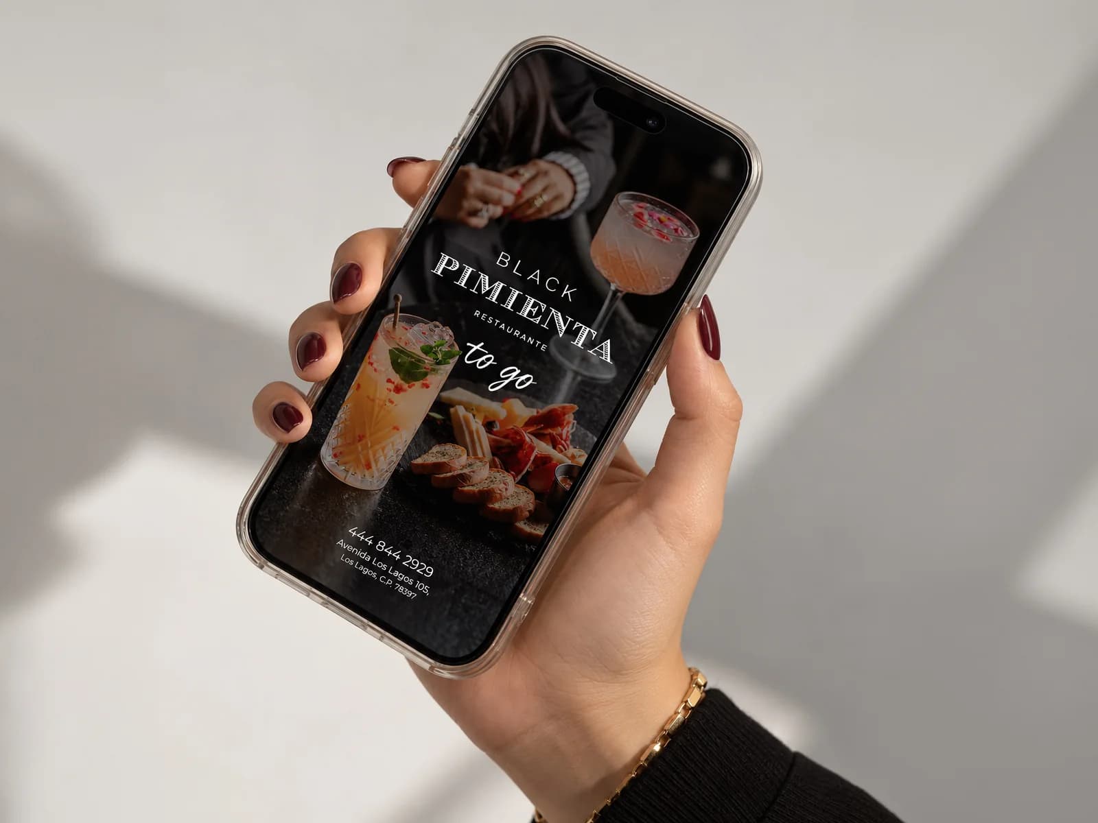 Black Pimienta: publicación de pedidos para llevar en un celular